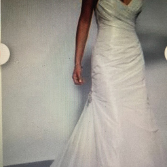 Maggie & Sottero wedding dress. Sz 0 - 2. - Picture 3 of 4